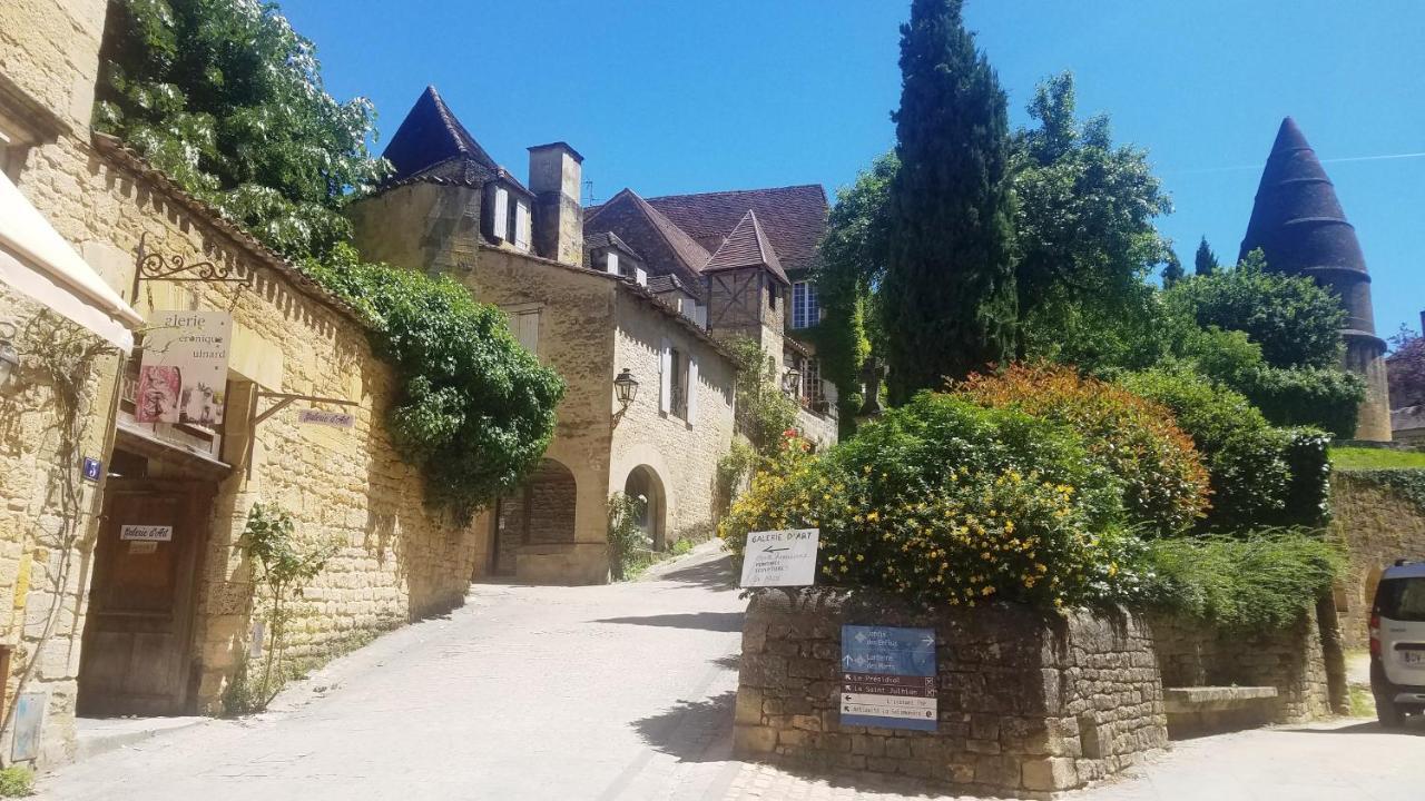 Les Appartements De Bacchus Sarlat-La-Caneda Bagian luar foto